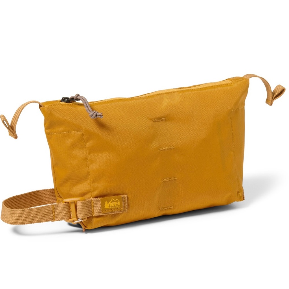 NWOT REI Large Co-op Travel Kit in Rustic Gold